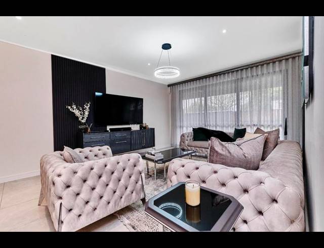 3 BEDROOM PROPERTY TO RENT IN HYDE PARK